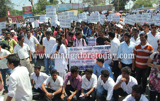 Students protest against Netravathi river diversion in Mangalore